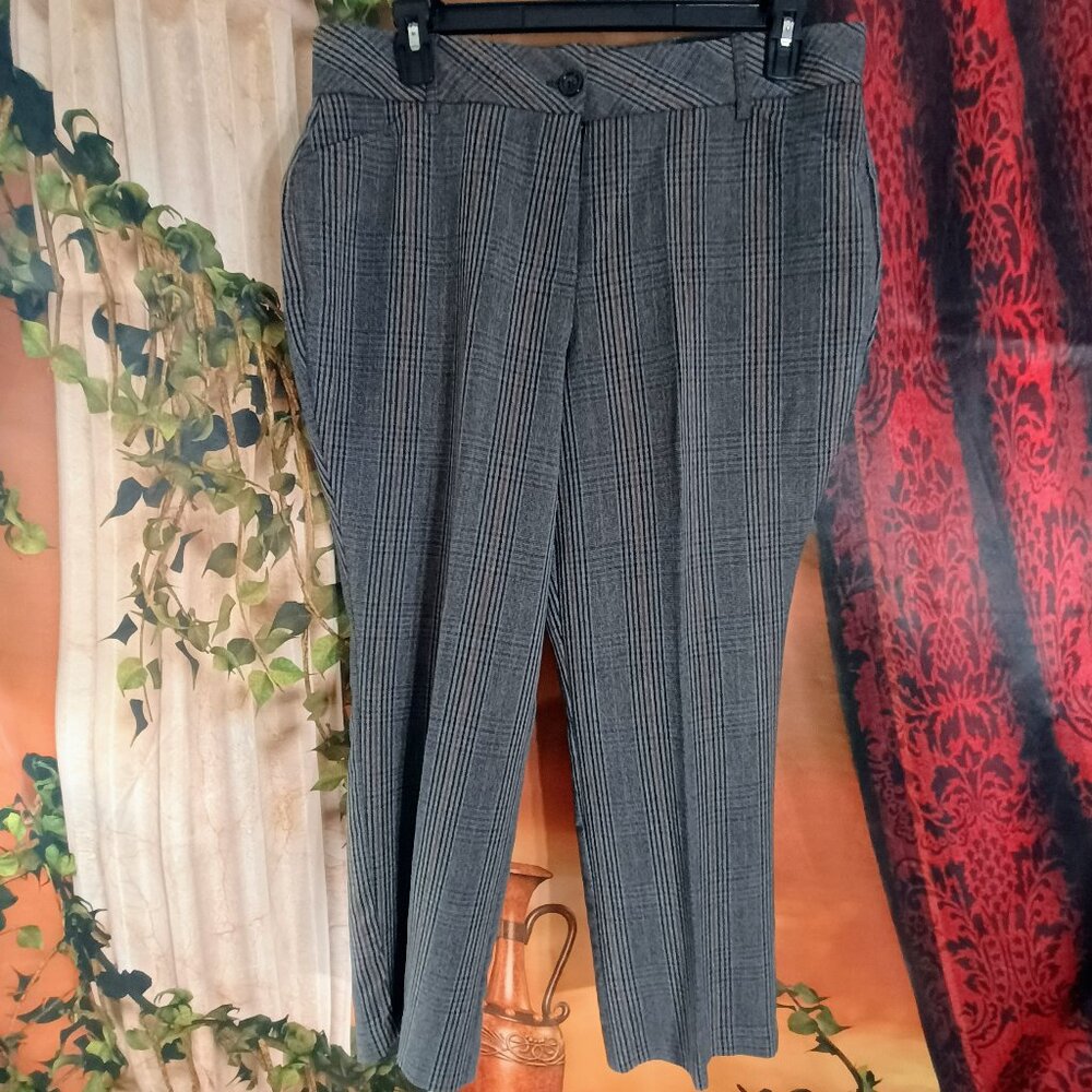 NWT: Avenue Size 14 Petite Gray Plaid Tummy Control Trouser Pants